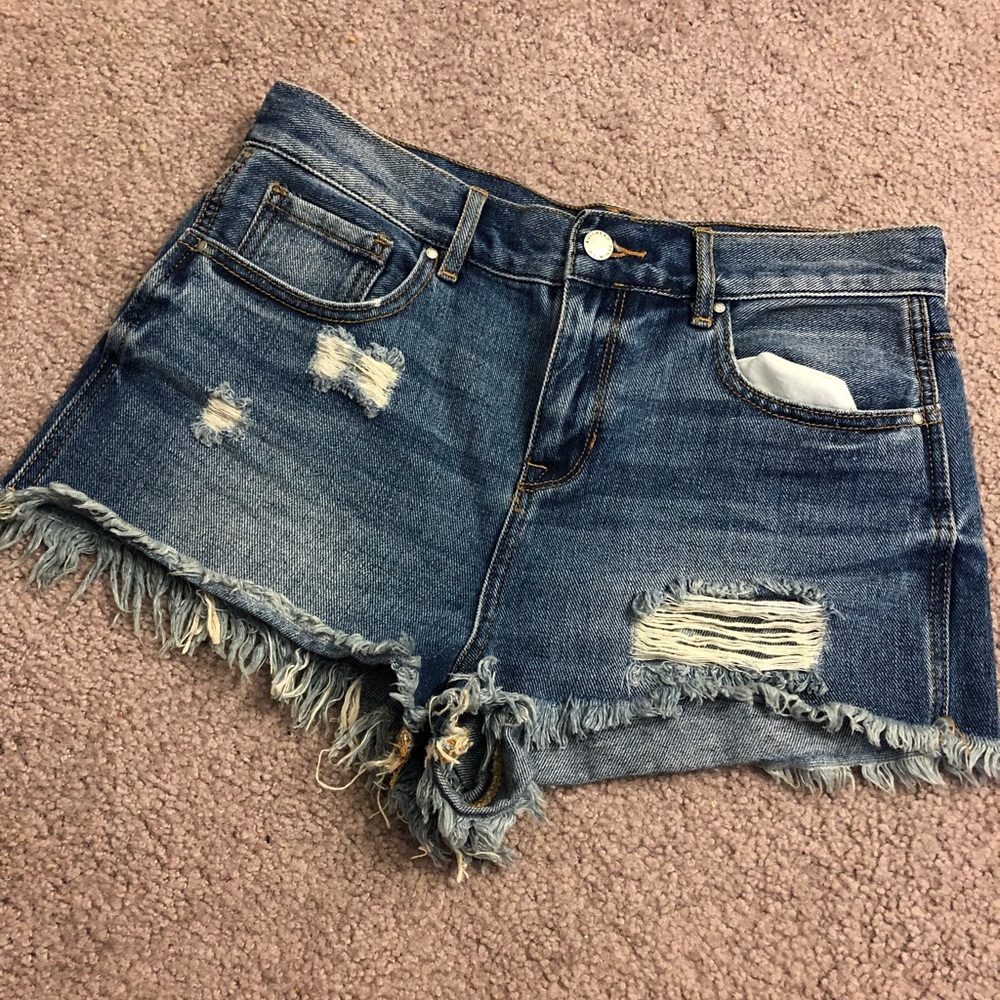 Bullhead frayed hem high waist shorts